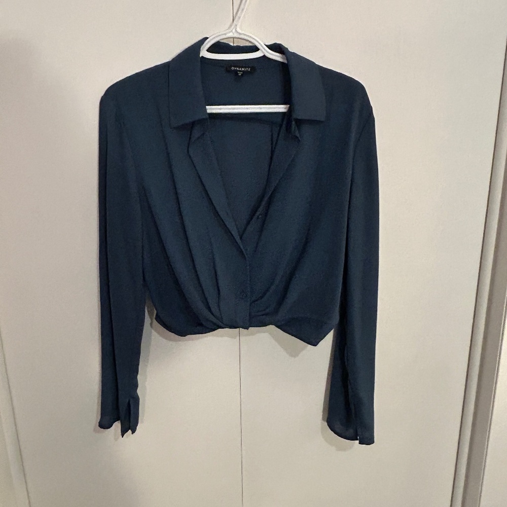 Dynamite Size XS Long Sleeve Front Twist Crop Top